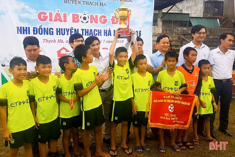 Cầu thủ người Hà Tĩnh cùng U17 Việt Nam tập huấn tại Đức