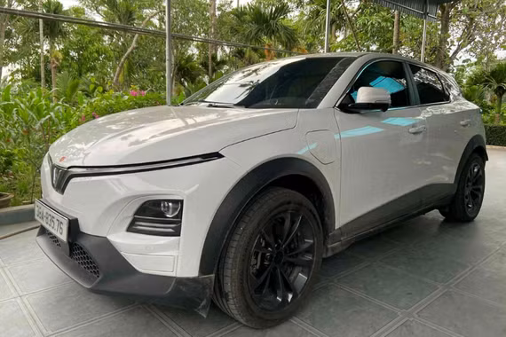 Lần đầu sở hữu ô tô, chủ xe trẻ thừa nhận: “Cho chọn lại vẫn thích VinFast VF 6”
