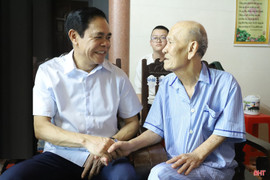 Tiếp tục quan tâm, chăm lo chu đáo người có công với cách mạng