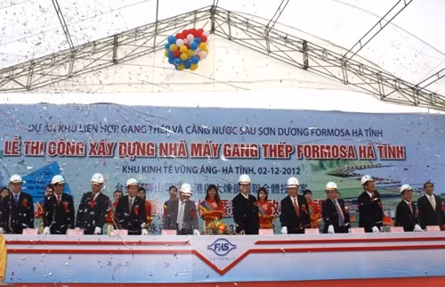 Thủ tướng Chính phủ Nguyễn Tấn Dũng cùng lãnh đạo Hà Tĩnh, Tập đoàn Formosa nhấn nút khởi công nhà máy