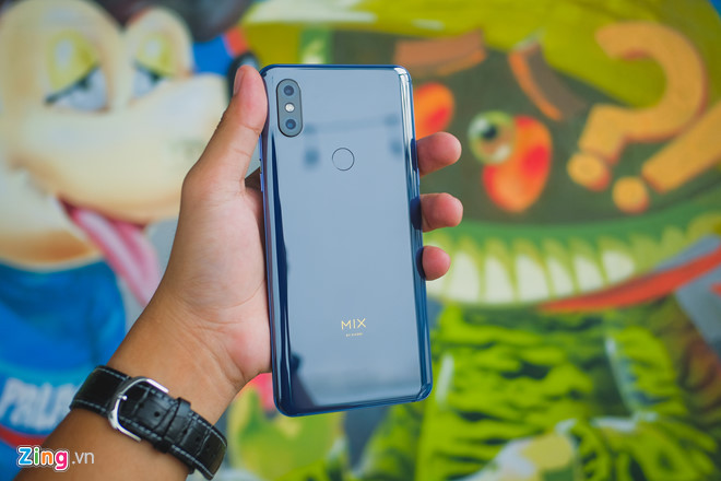 Smartphone RAM 10 GB đầu tiên ra mắt tại Việt Nam