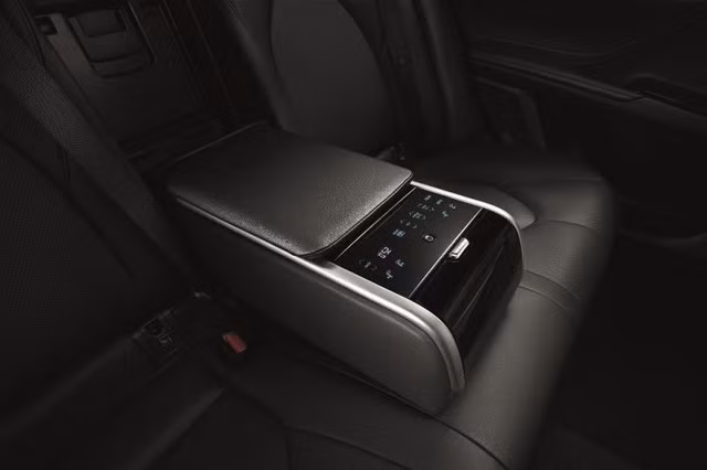 Toyota Camry thế hệ mới trình làng, giá từ hơn 1 tỉ đồng