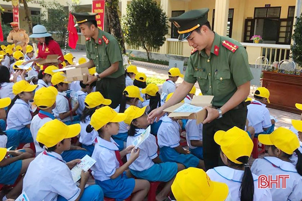 “Doraemon với An toàn giao thông” đến với học sinh Tiểu học Thạch Châu