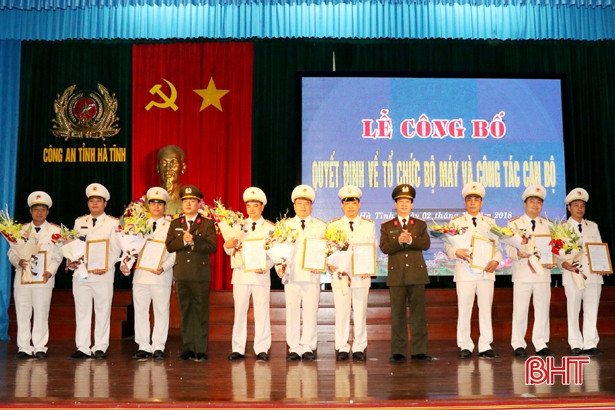Công an Hà Tĩnh công bố quyết định về công tác tổ chức, cán bộ theo mô hình mới