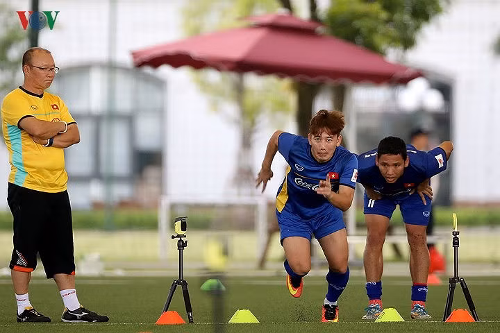 Những cầu thủ Việt Nam có khả năng cao bị loại khỏi AFF Cup 2018?