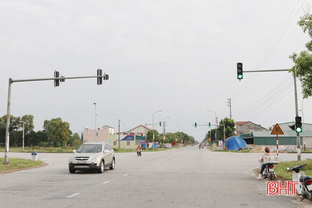 Cụm đèn giao thông ngã tư Thạch Hạ…“hồi sinh”