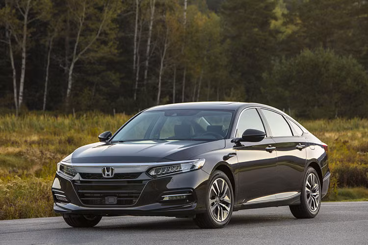 Honda Accord 2019 giá từ 553 triệu đồng “đấu” Toyota Camry