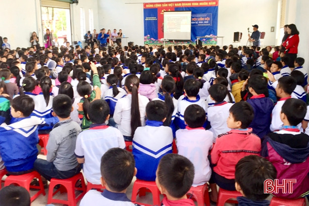Hơn 500 học sinh Hương Khê được trang bị kỹ năng phòng tránh tai nạn, thương tích