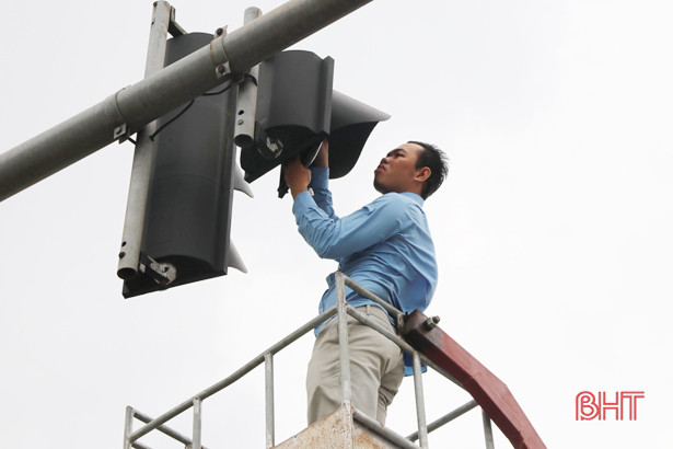 Cụm đèn giao thông ngã tư Thạch Hạ…“hồi sinh”