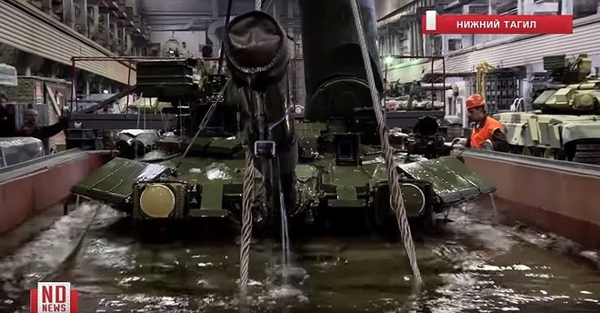 Vì sao xe tăng T-90S Việt Nam có “Đôi mắt đỏ”, còn Iraq, Ấn Độ lại không?