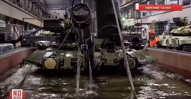 Vì sao xe tăng T-90S Việt Nam có “Đôi mắt đỏ”, còn Iraq, Ấn Độ lại không?