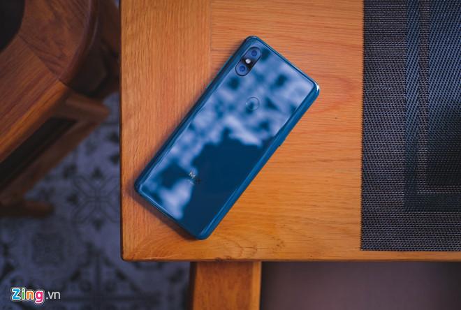 Smartphone RAM 10 GB đầu tiên ra mắt tại Việt Nam