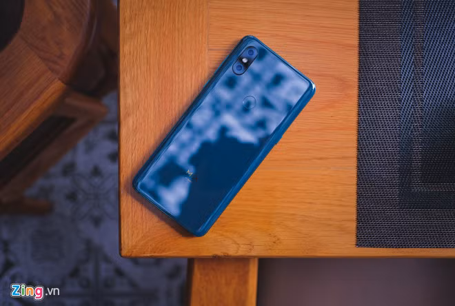 Smartphone RAM 10 GB đầu tiên ra mắt tại Việt Nam