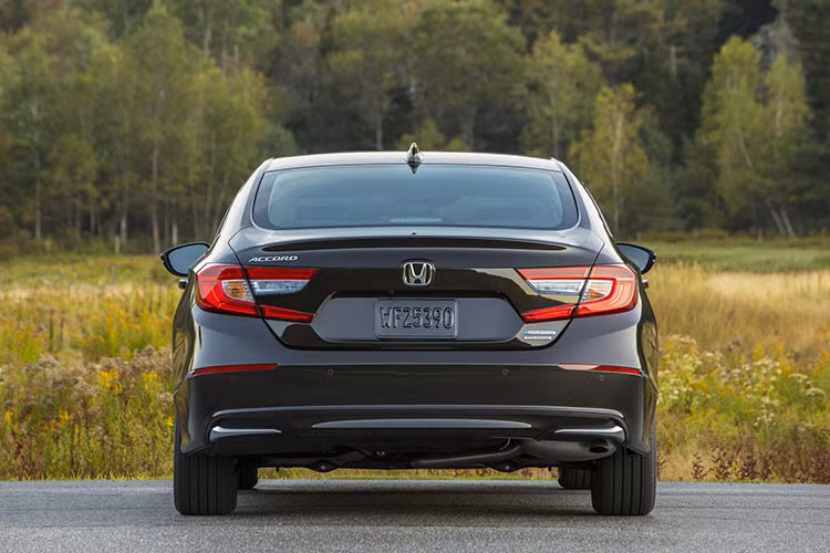 Honda Accord 2019 giá từ 553 triệu đồng “đấu” Toyota Camry