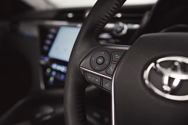 Toyota Camry thế hệ mới trình làng, giá từ hơn 1 tỉ đồng