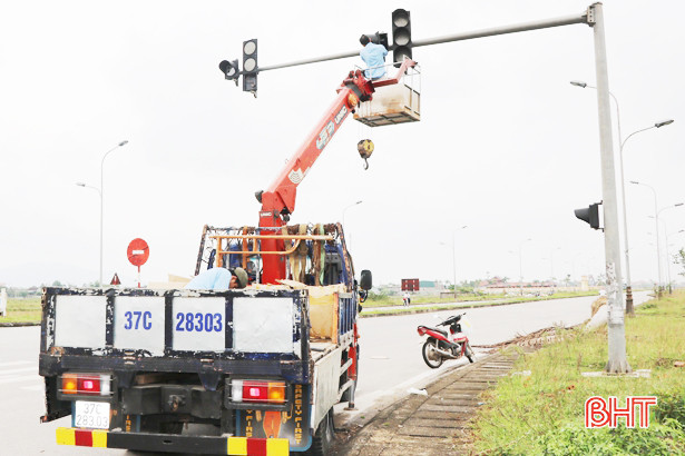 Cụm đèn giao thông ngã tư Thạch Hạ…“hồi sinh”