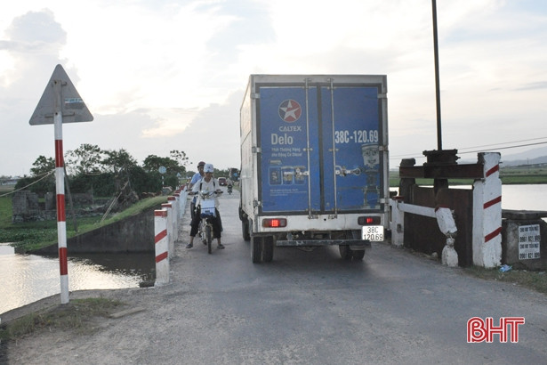 “Rình rập” tai nạn giao thông trên tỉnh lộ 7!