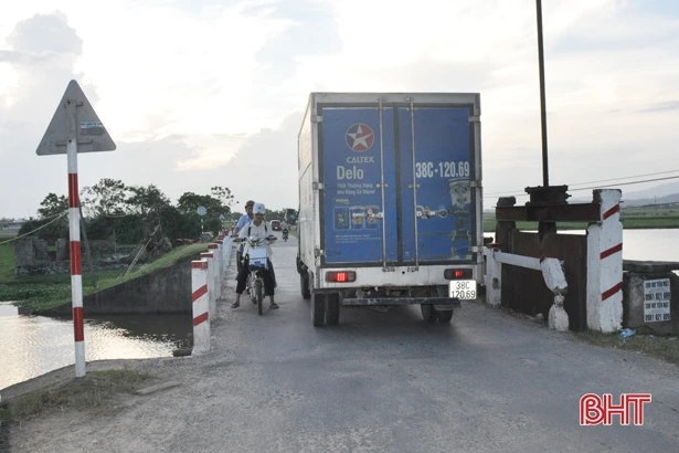 “Rình rập” tai nạn giao thông trên tỉnh lộ 7!