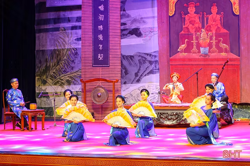 Ngày thứ 2 Liên hoan Ca trù toàn quốc: Biểu diễn đặc sắc, chất lượng chuyên môn cao