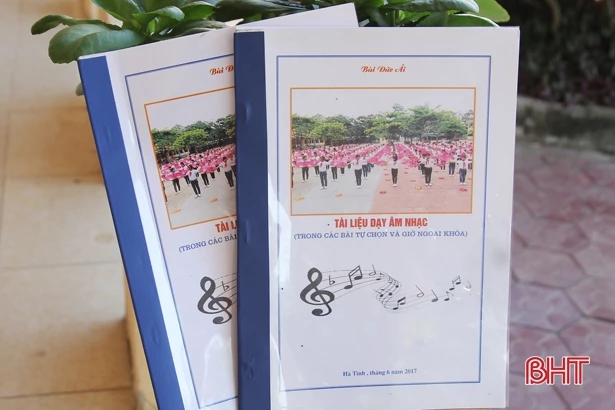 Thầy giáo trường làng Hà Tĩnh mê sáng tác nhạc cho thiếu nhi