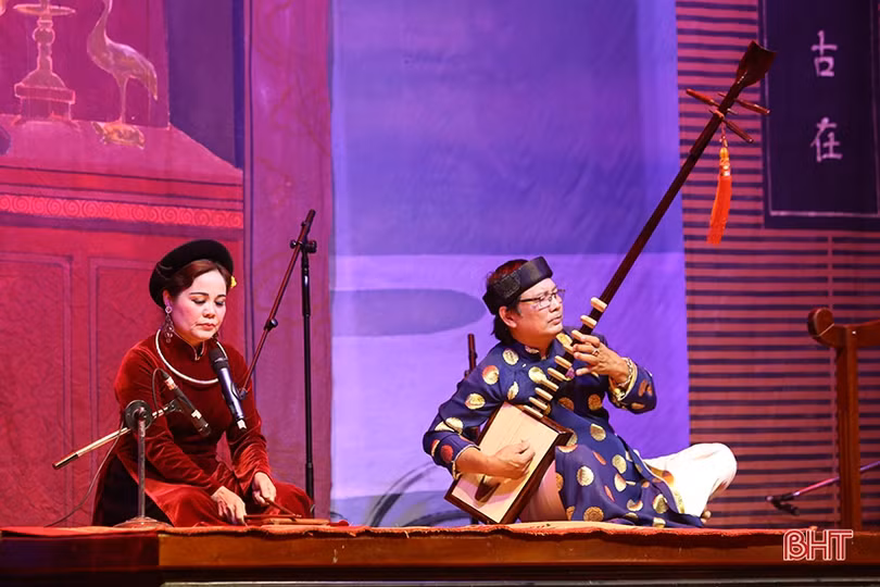 Tiếng ca thanh thoát, giọt đàn lắng sâu