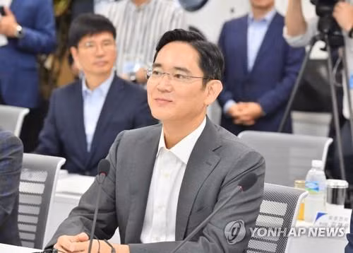 Người thừa kế Samsung đến Việt Nam kiểm tra dây chuyền sản xuất smartphone