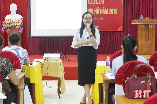 Trang bị kỹ năng nắm bắt tư tưởng cho cán bộ phụ nữ Hà Tĩnh