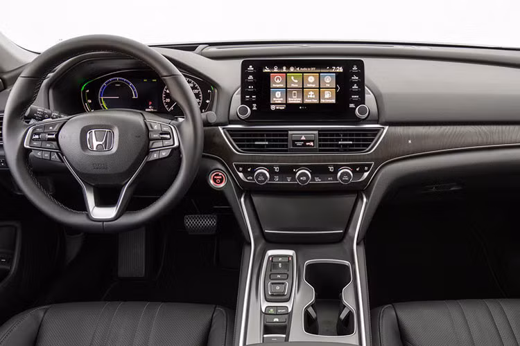 Honda Accord 2019 giá từ 553 triệu đồng “đấu” Toyota Camry