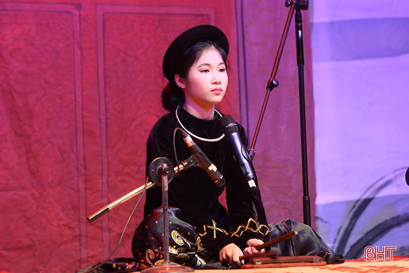 Tiếng ca thanh thoát, giọt đàn lắng sâu