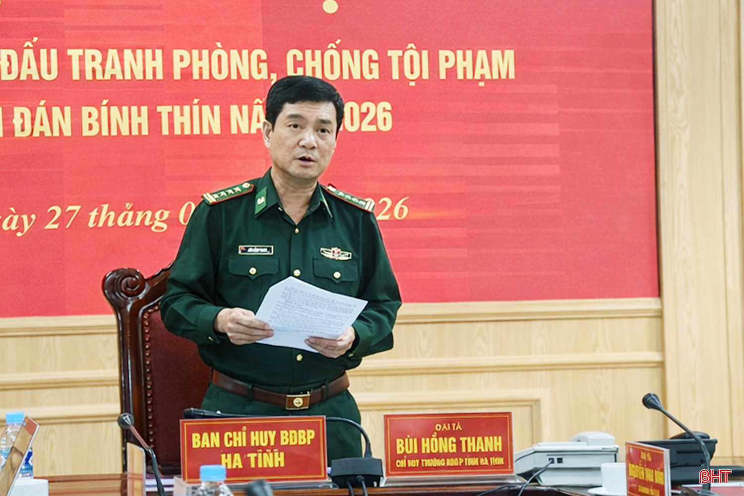 Đại tá Bùi Hồng Thanh - Chỉ huy trưởng Ban Chỉ huy BĐBP (Bộ CHQS tỉnh) điều hành tại điểm cầu Hà Tĩnh.