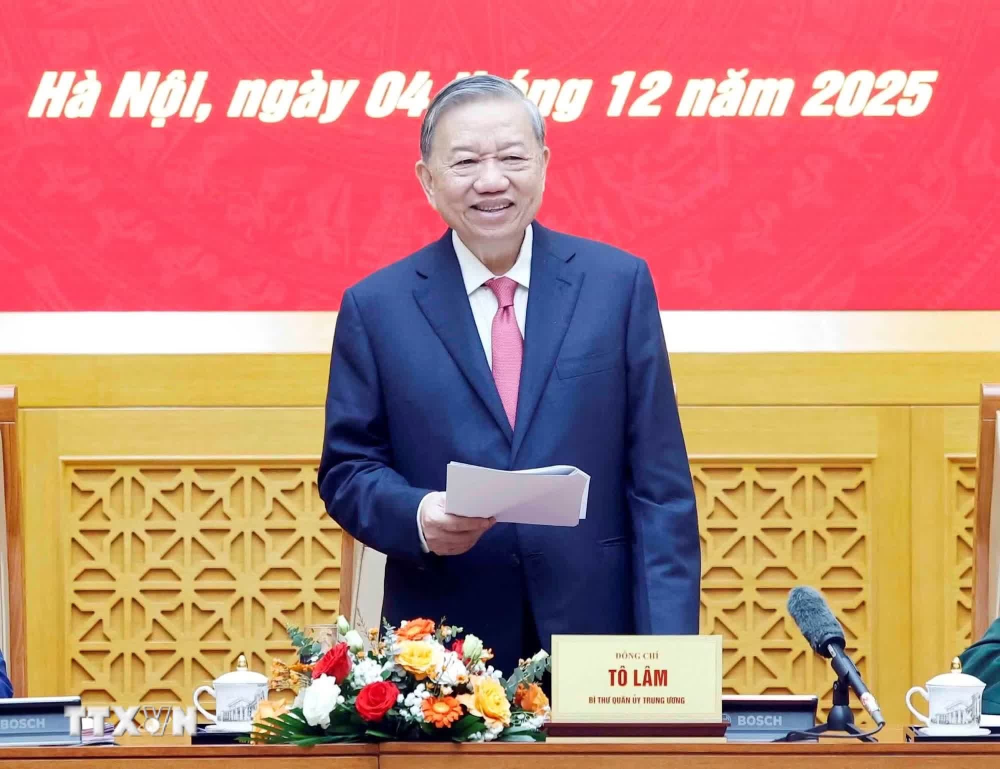 Tổng Bí thư Tô Lâm, Bí thư Quân ủy Trung ương chủ trì Hội nghị Quân ủy Trung ương lần thứ 15 sáng 4/12/2025. (Ảnh: Thống Nhất/TTXVN)