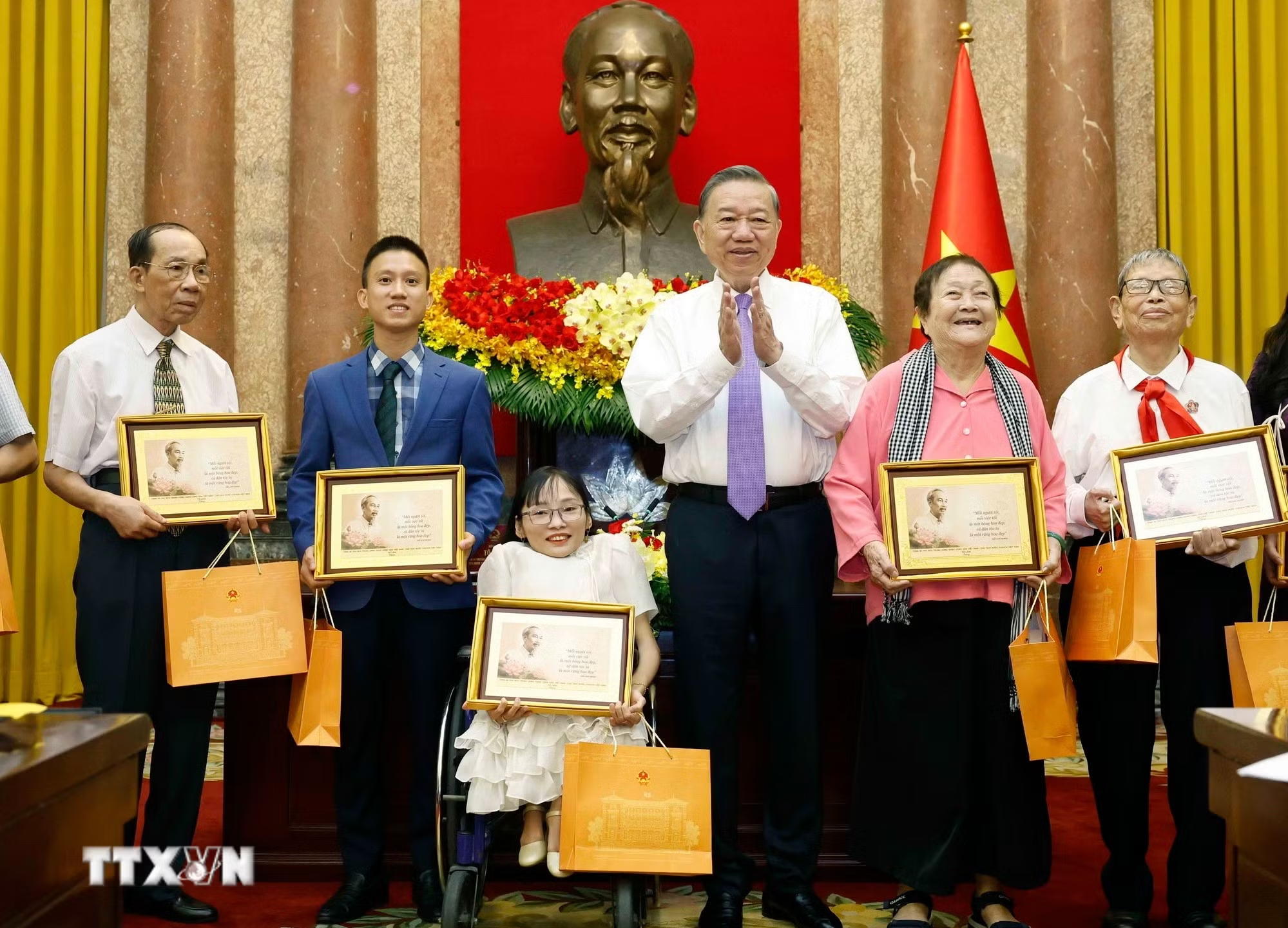 ttxvn-1006-tong-bi-thu-chu-tich-nuoc-viec-tu-te-6-4694jpg.png