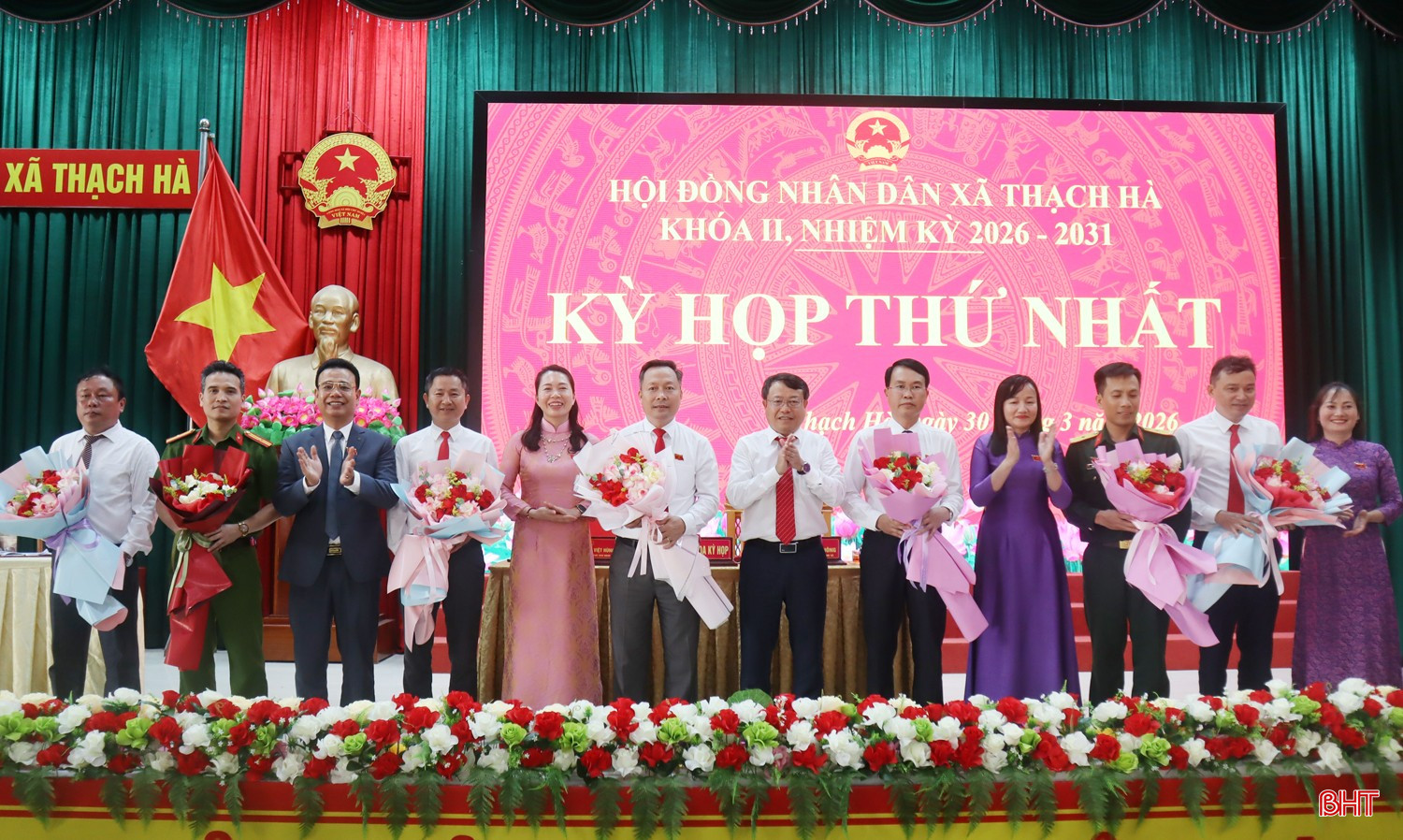 ... và chúc mừng các đồng chí trúng cử các chức danh chủ chốt UBND xã Thạch Hà nhiệm kỳ 2026–2031.