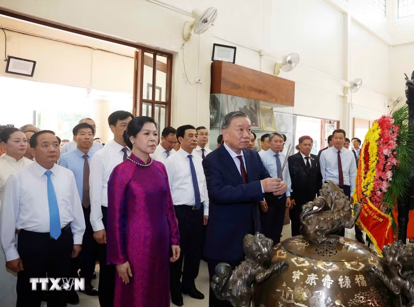 ttxvn-2705-tong-bi-thu-chu-tich-nuoc-to-lam-di-tich-ho-chi-minh-thai-lan-1jpg.png