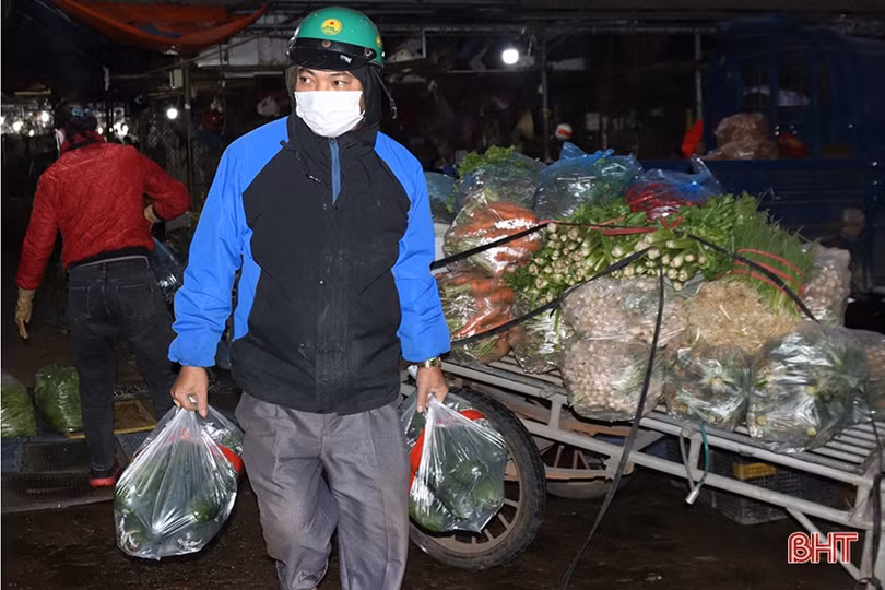 Nhọc nhằn mưu sinh trong giá rét ở Hà Tĩnh