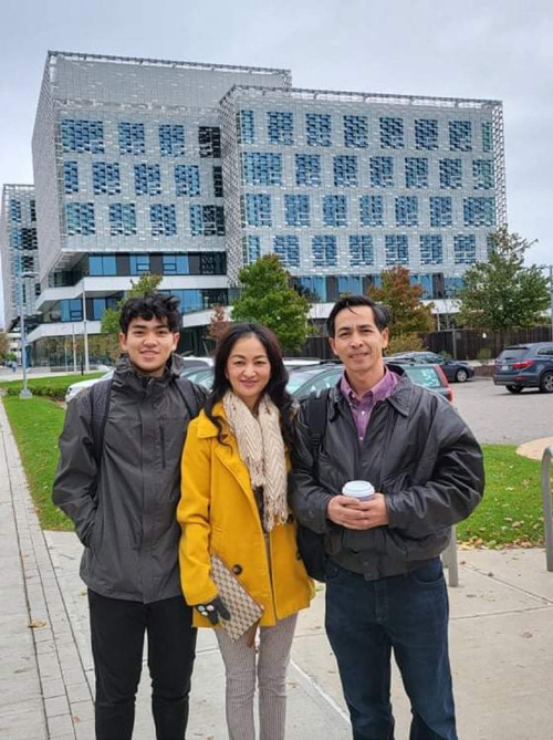 Cửa hàng điện thoại đưa nam sinh gốc Việt đến Harvard