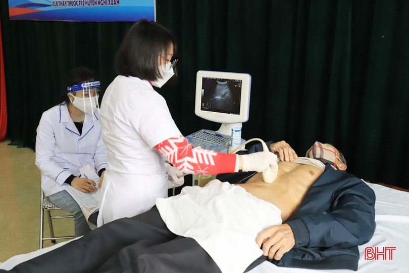 Khám, tư vấn và cấp thuốc miễn phí cho 200 người dân Nghi Xuân