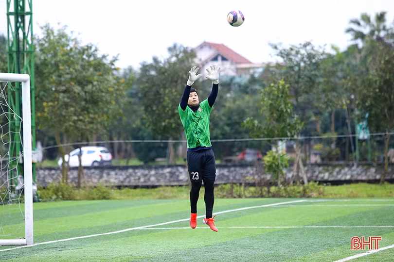 Hồng Lĩnh Hà Tĩnh vượt giá rét luyện tập, sẵn sàng xuất quân V.League 2022