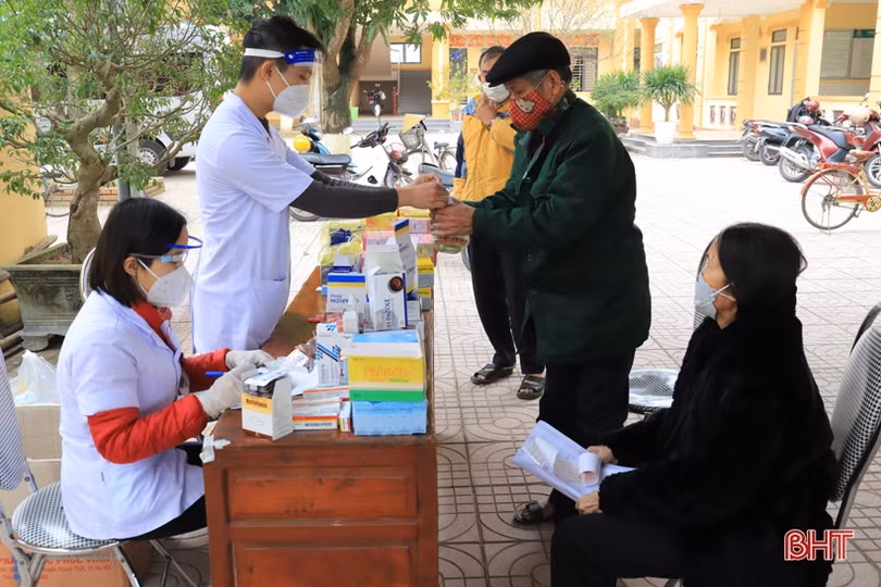 Khám, tư vấn và cấp thuốc miễn phí cho 200 người dân Nghi Xuân