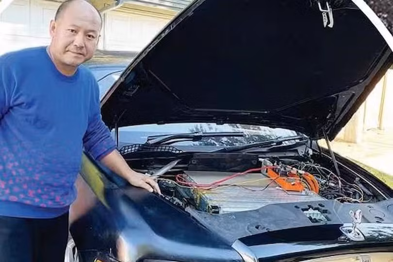 Thợ máy tự tay biến xe siêu sang Rolls-Royce Wraith thành ôtô điện