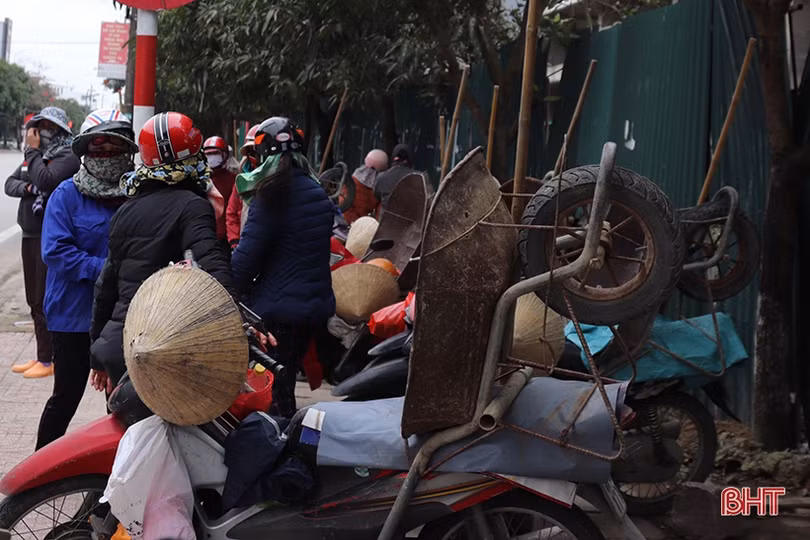 Nhọc nhằn mưu sinh trong giá rét ở Hà Tĩnh