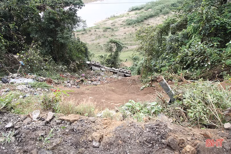 Vì sao đường lên Cửa khẩu Cầu Treo Hà Tĩnh tiềm ẩn nguy cơ tai nạn?