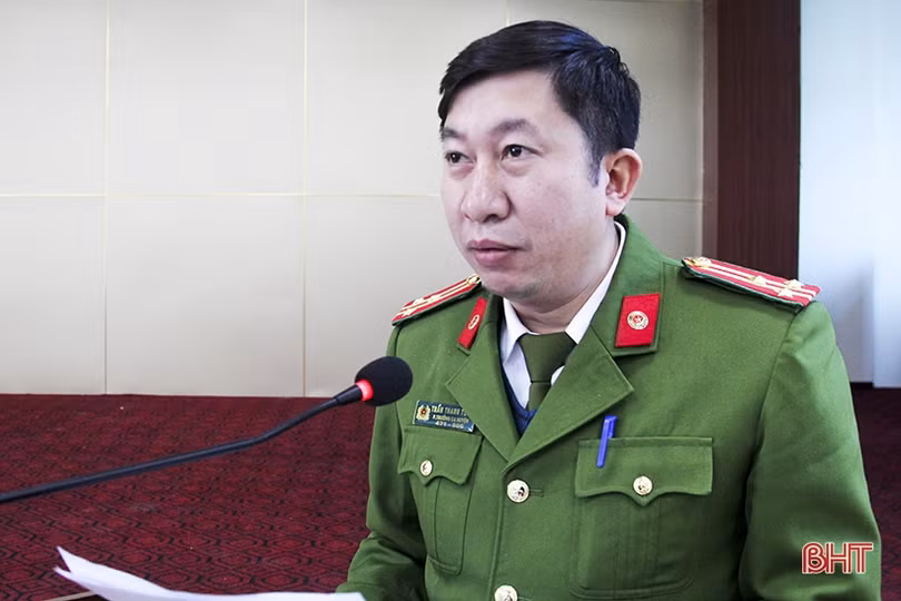 Bàn biện pháp xử lý dứt điểm tình trạng khai thác cát trái phép trên sông La