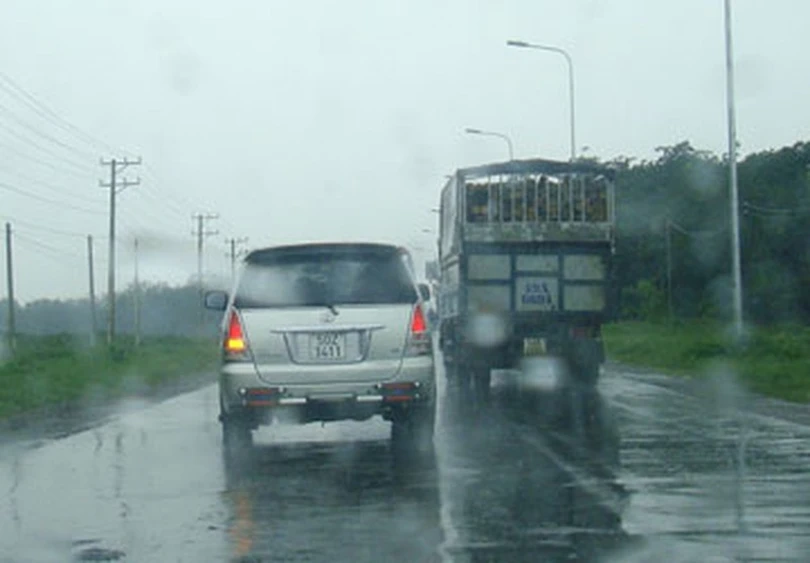 Trời lạnh và sương mù, lái xe cần lưu ý điều gì?