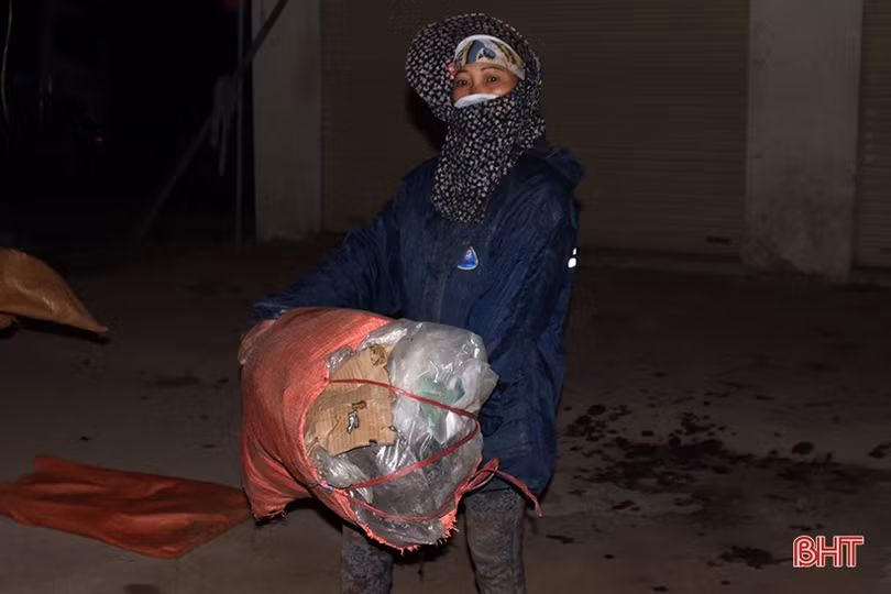 Nhọc nhằn mưu sinh trong giá rét ở Hà Tĩnh