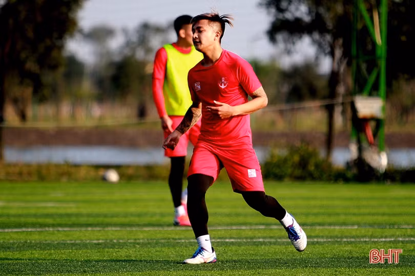 Hồng Lĩnh Hà Tĩnh và Hải Phòng tập luyện chuẩn bị cho trận khai màn V.League 2022