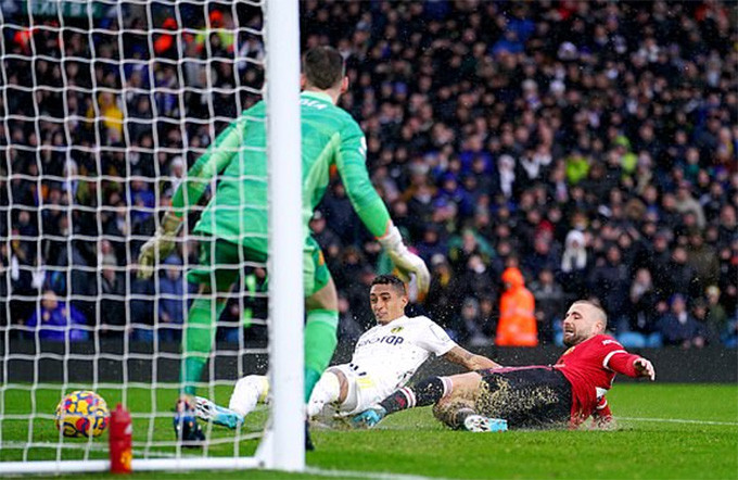 Kết quả Leeds 2-4 MU: Quỷ đỏ đại thắng thuỷ chiến