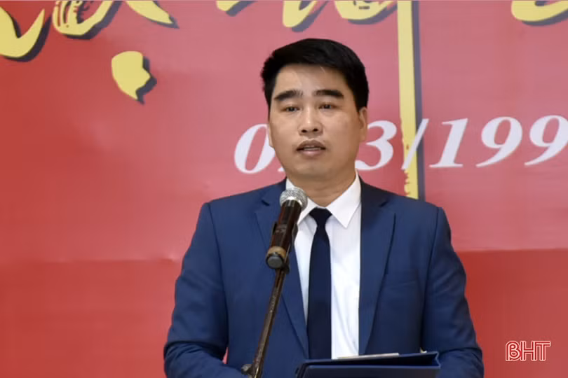 Khai mạc triển lãm “Thị xã Hồng Lĩnh - 30 năm một chặng đường”