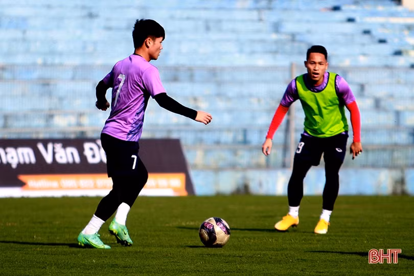 Hồng Lĩnh Hà Tĩnh và Hải Phòng tập luyện chuẩn bị cho trận khai màn V.League 2022