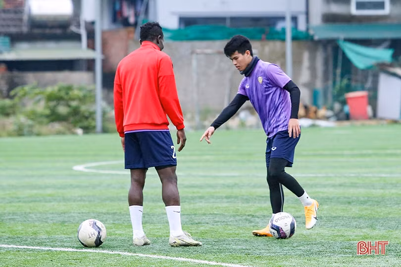 Hồng Lĩnh Hà Tĩnh vượt giá rét luyện tập, sẵn sàng xuất quân V.League 2022